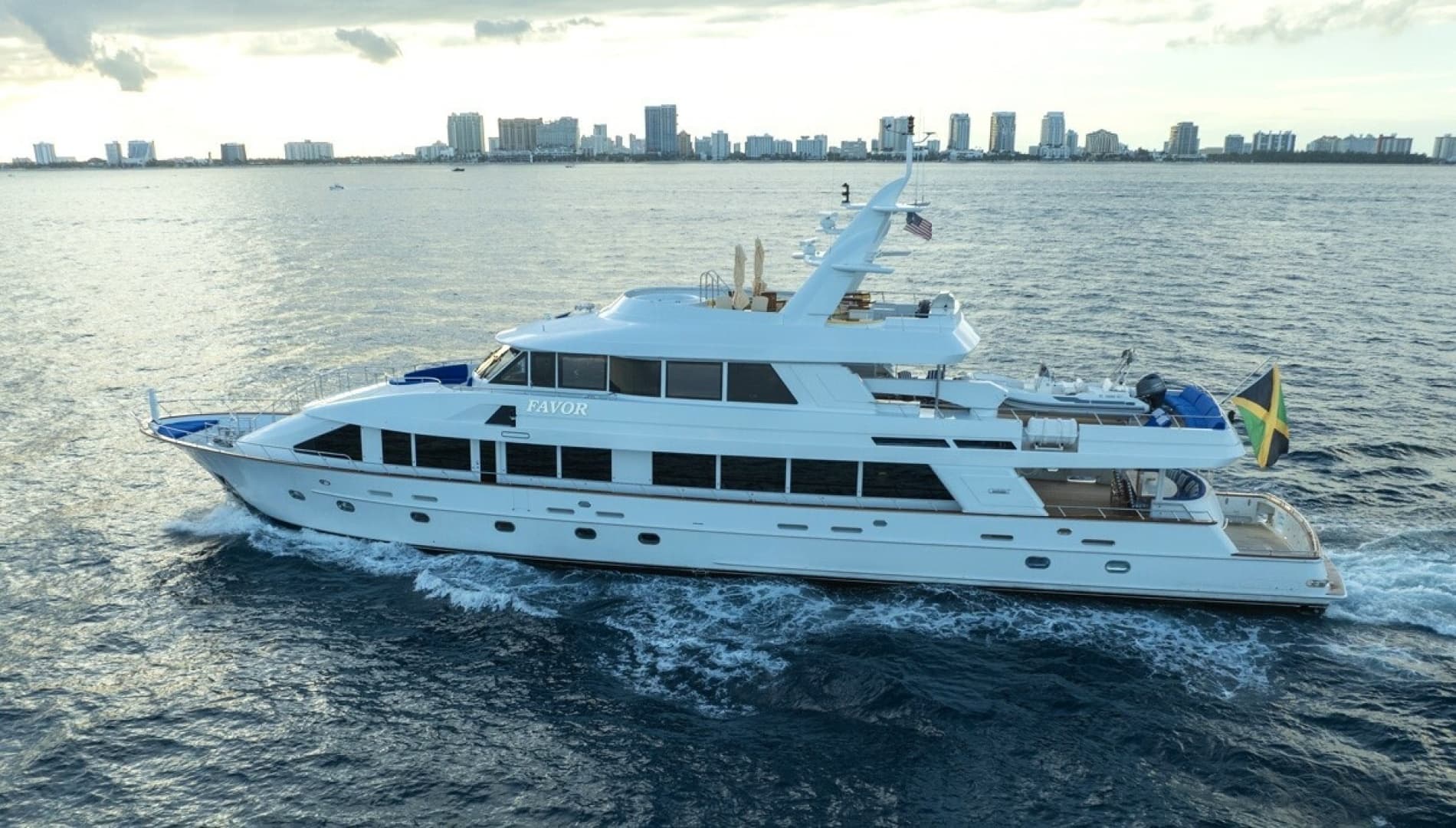 2000 Crescent Custom Yachts 127' for Sale in Newport, Rhode Island Motor Yacht 4