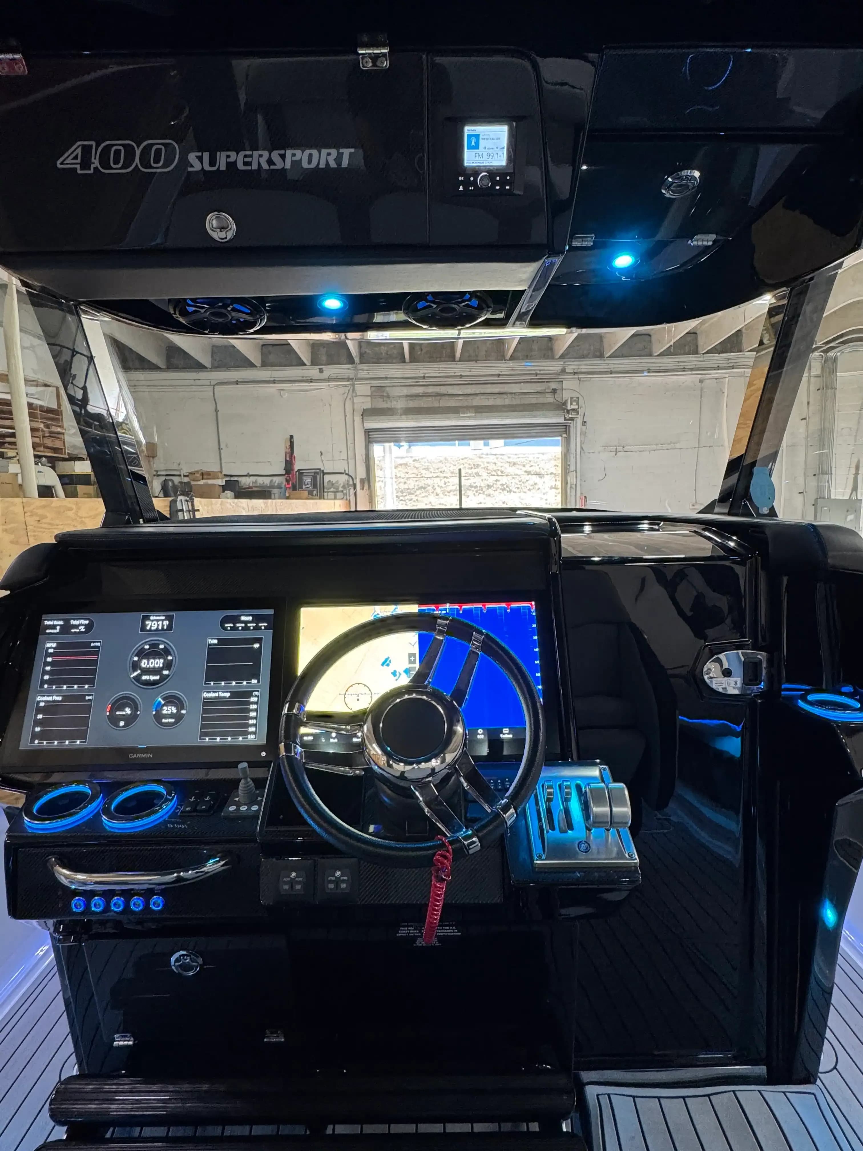 2025 Nor-Tech 400 Supersport Sold in Davie, Florida Center Console 4