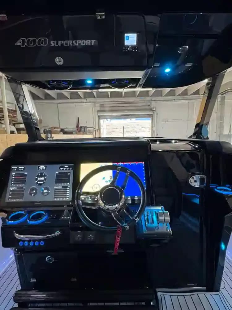 2025 Nor-Tech 400 Supersport Sold in Davie, Florida Center Console 4