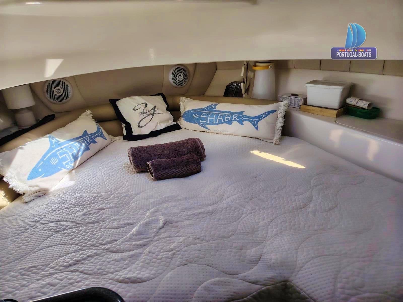 2005 Boston Whaler 305 Conquest for Sale in Quarteira, PT Cuddy Cabin 3