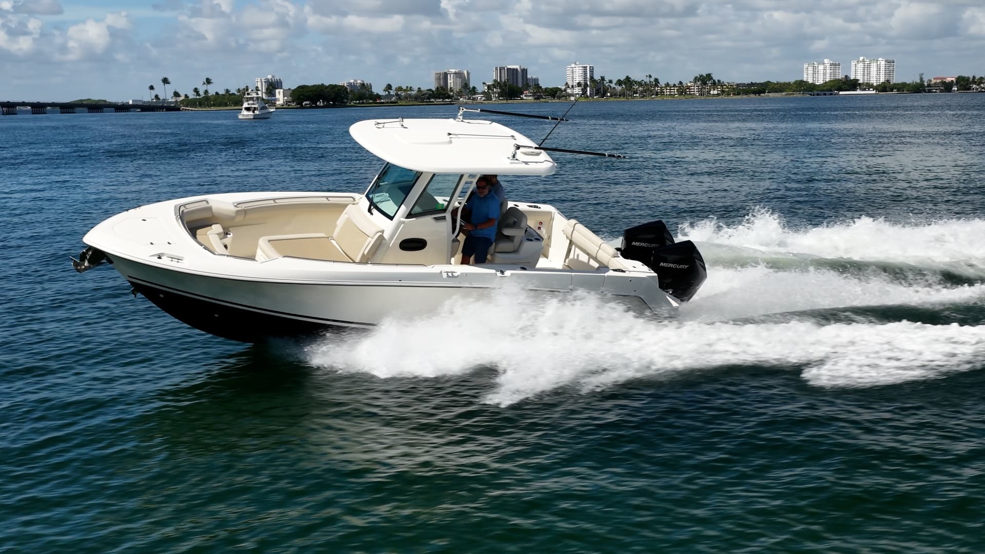 2024 Boston Whaler 280 Outrage for Sale in Aventura, Florida Center Console 5