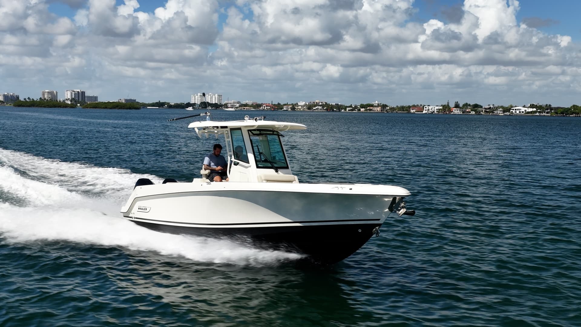 2024 Boston Whaler 280 Outrage for Sale in Aventura, Florida Center Console 2