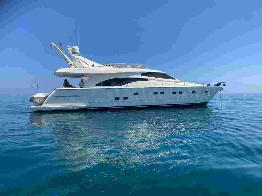 2000 Ferretti Yachts 68
