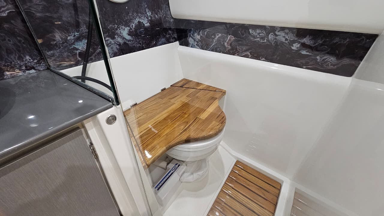 2026 Hanover Yachts 327 te koop in Fort Lauderdale, Florida Sport Cruiser 5