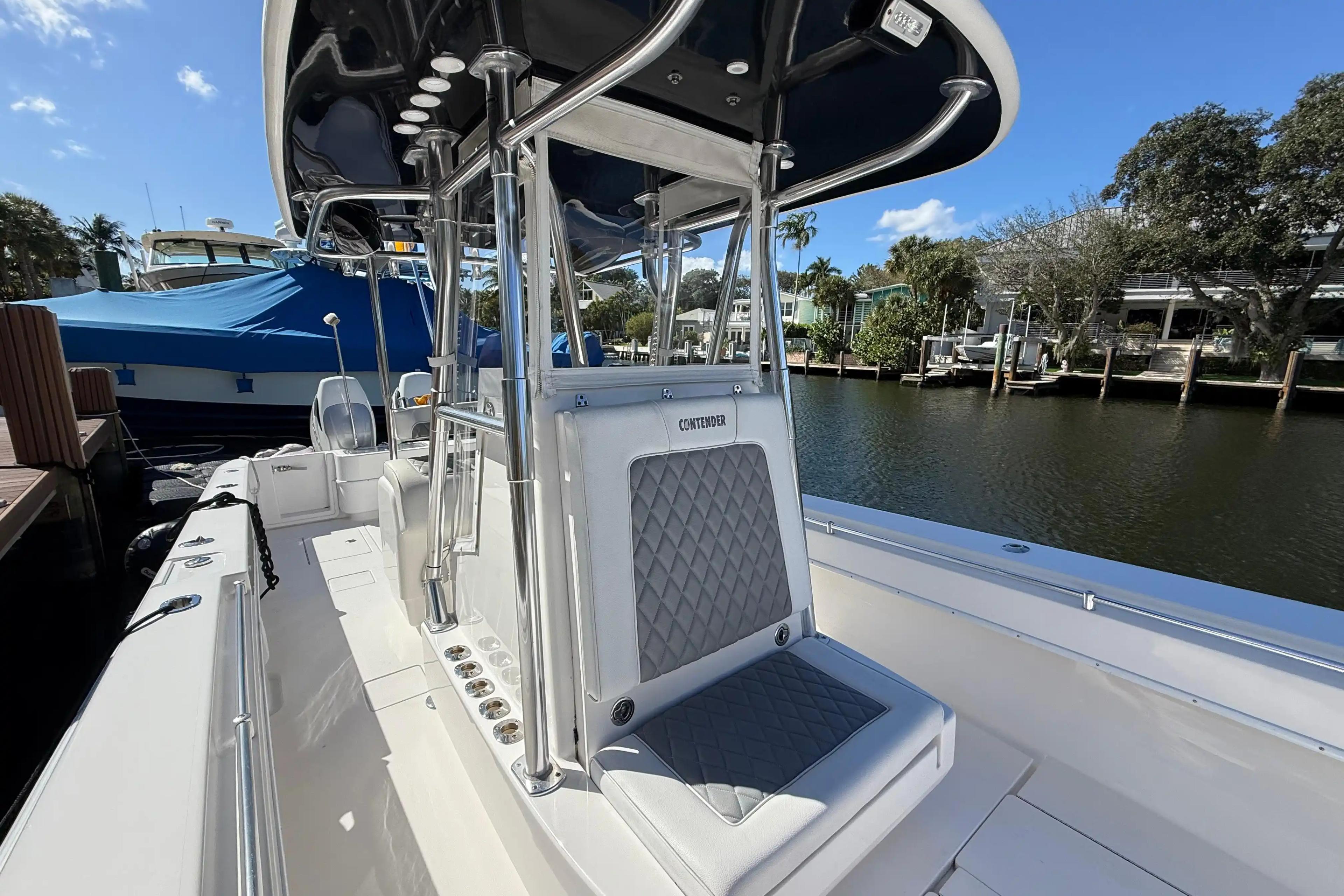 Contender 35ST à vendre