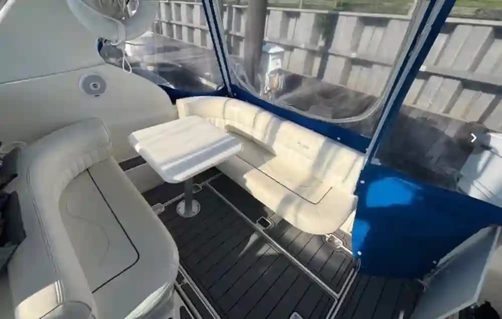 Cruisers Yachts 280 CXi Express op display