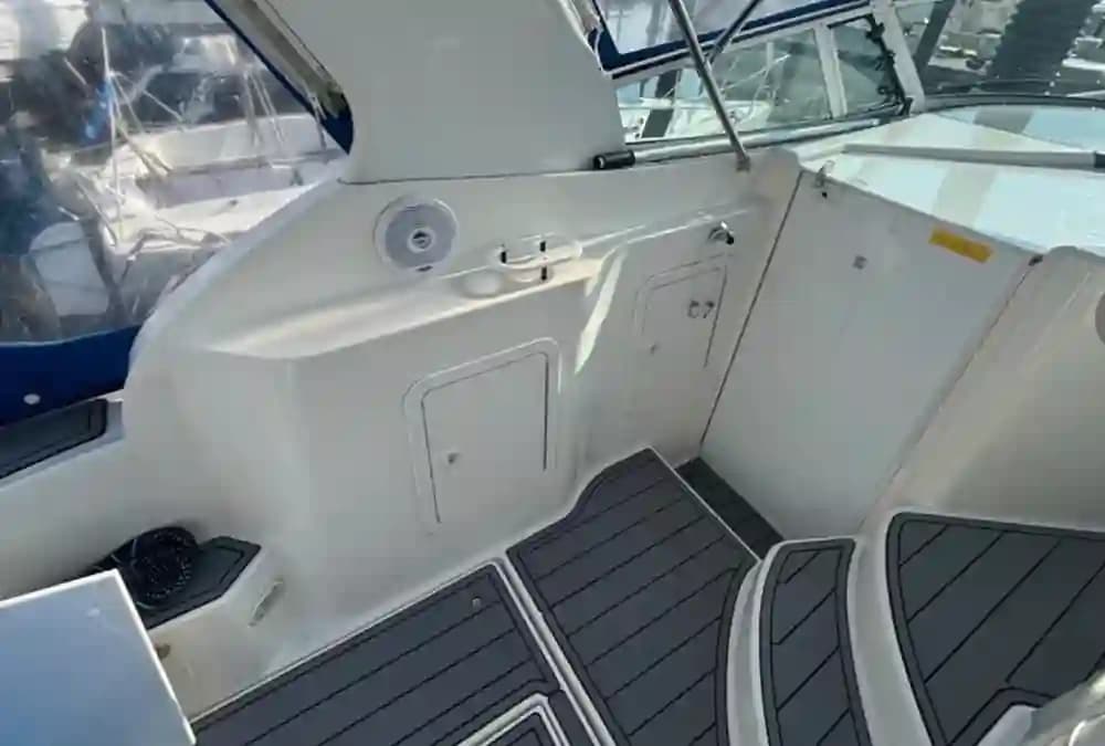 2005 Cruisers Yachts 280 CXi Express exposé à Edgewater, New Jersey Cruiser 4