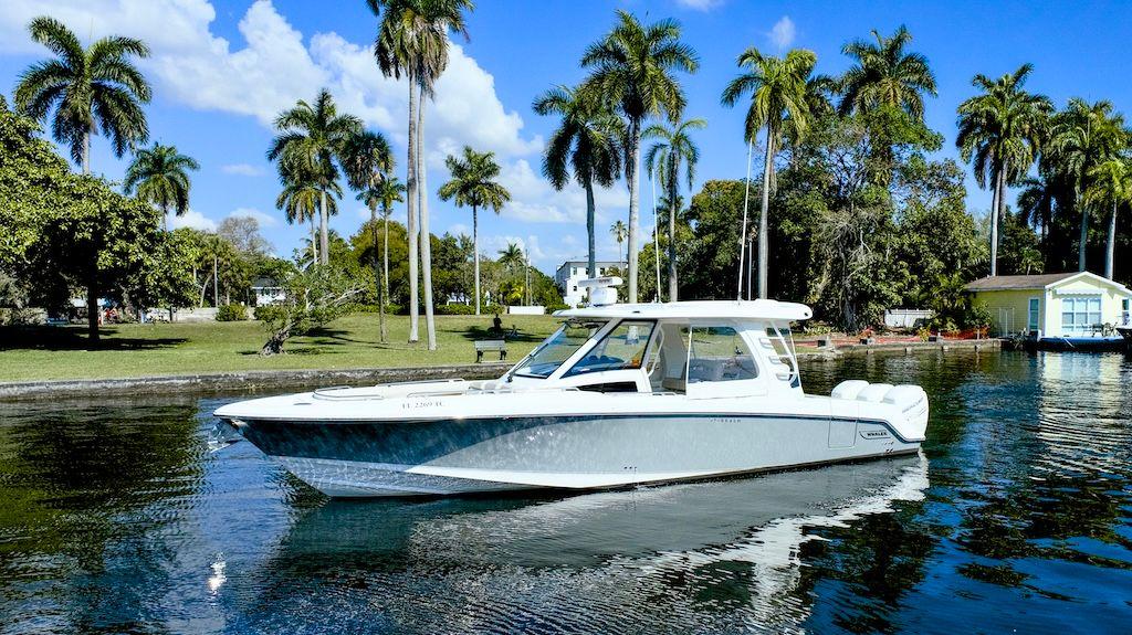Boston Whaler 350 Realm zum Verkauf