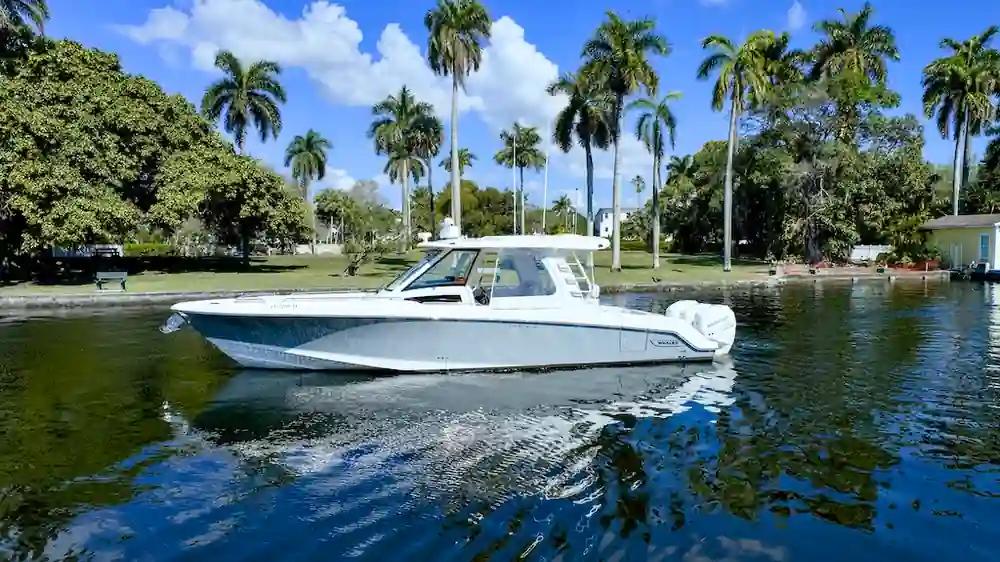 Boston Whaler 350 Realm zum Verkauf