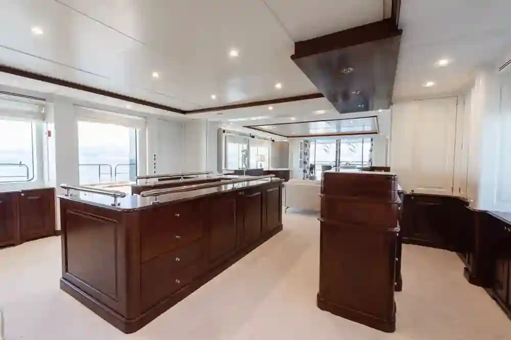 Benetti Classic 120 in vendita