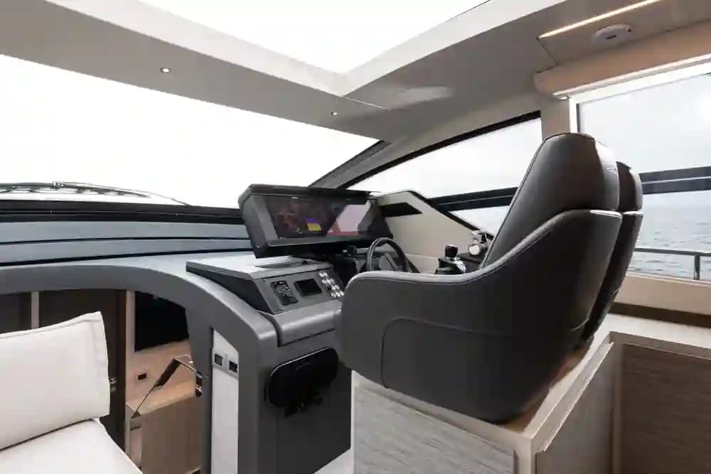 2022 Pershing 6X Sold in Cannes, FR Cruiser 5