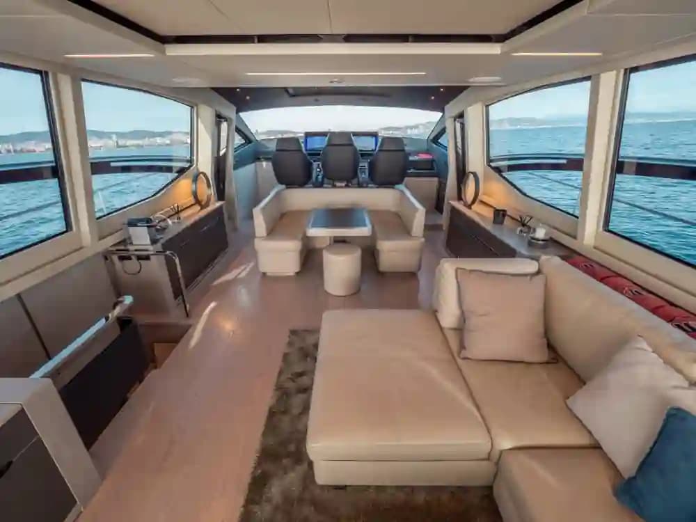 2022 Pershing 8X Sold in Barcelona, ES Flybridge 5