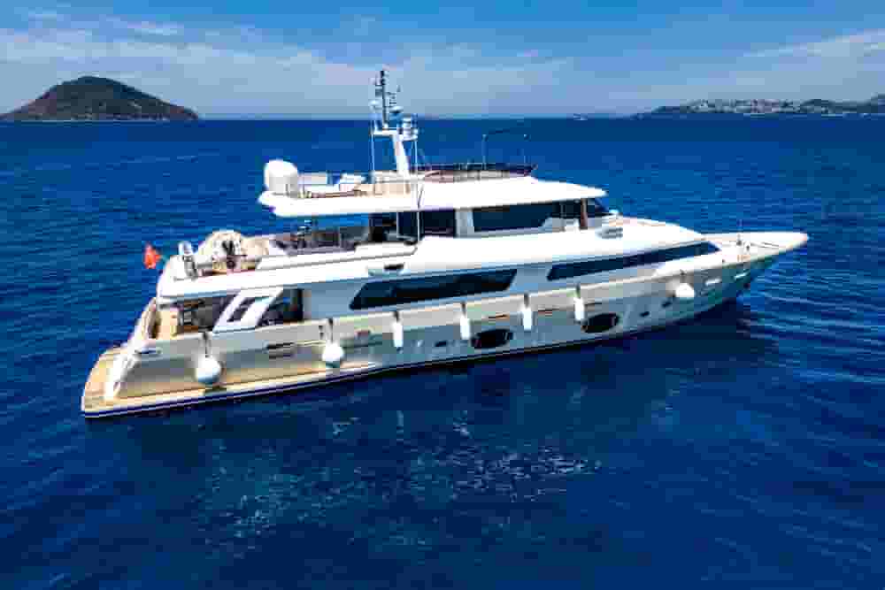 2011 Custom Line Navetta 33 Crescendo