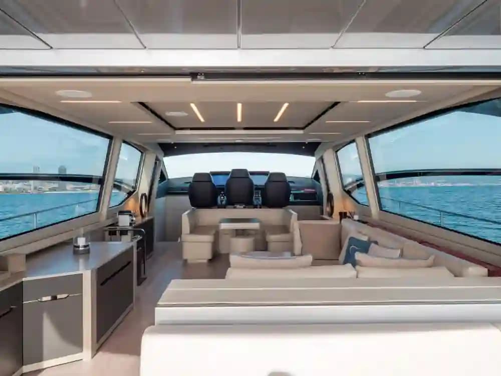 2022 Pershing 8X Sold in Barcelona, ES Flybridge 2