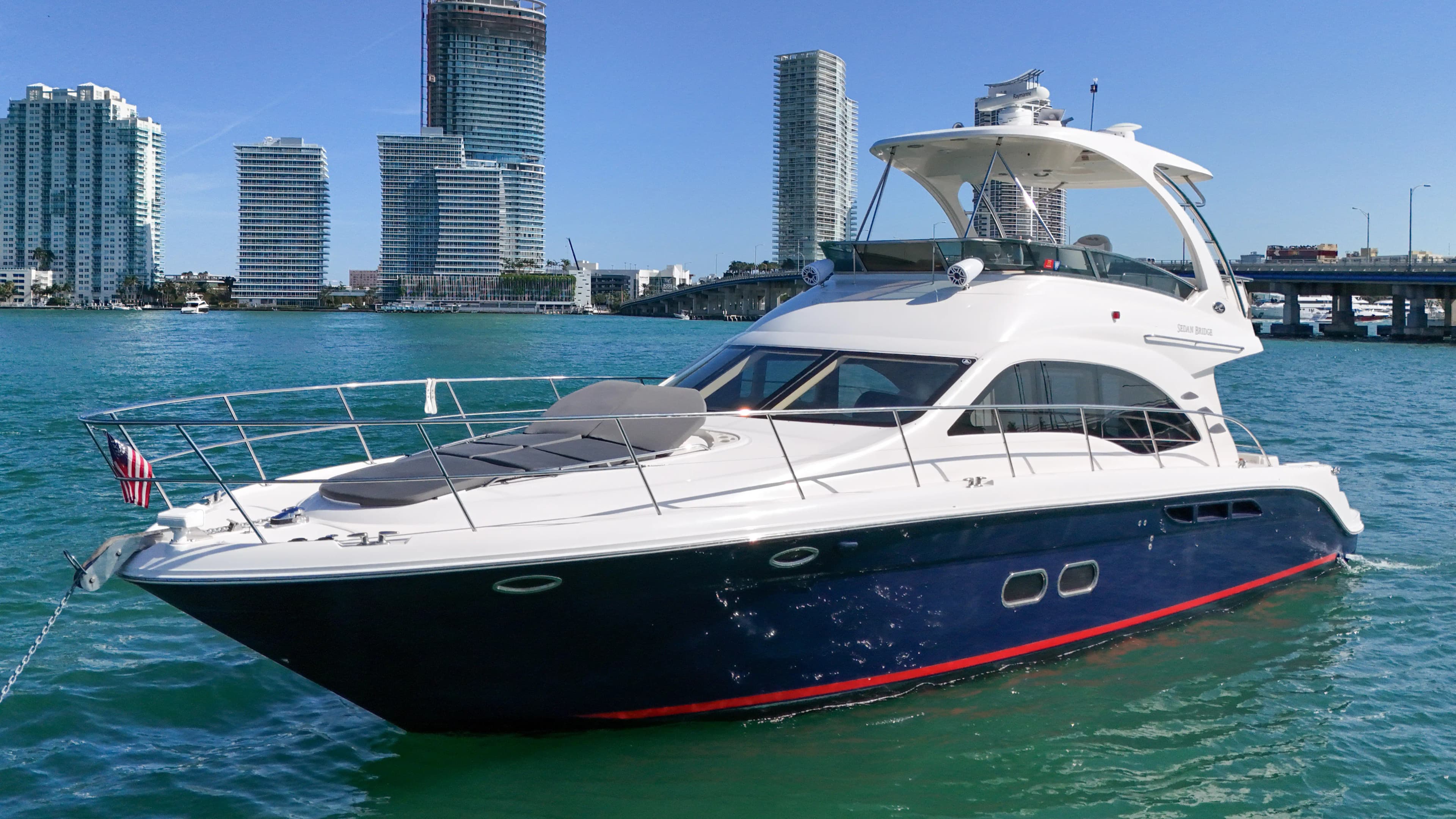 Sea Ray 520 Sedan Bridge te koop