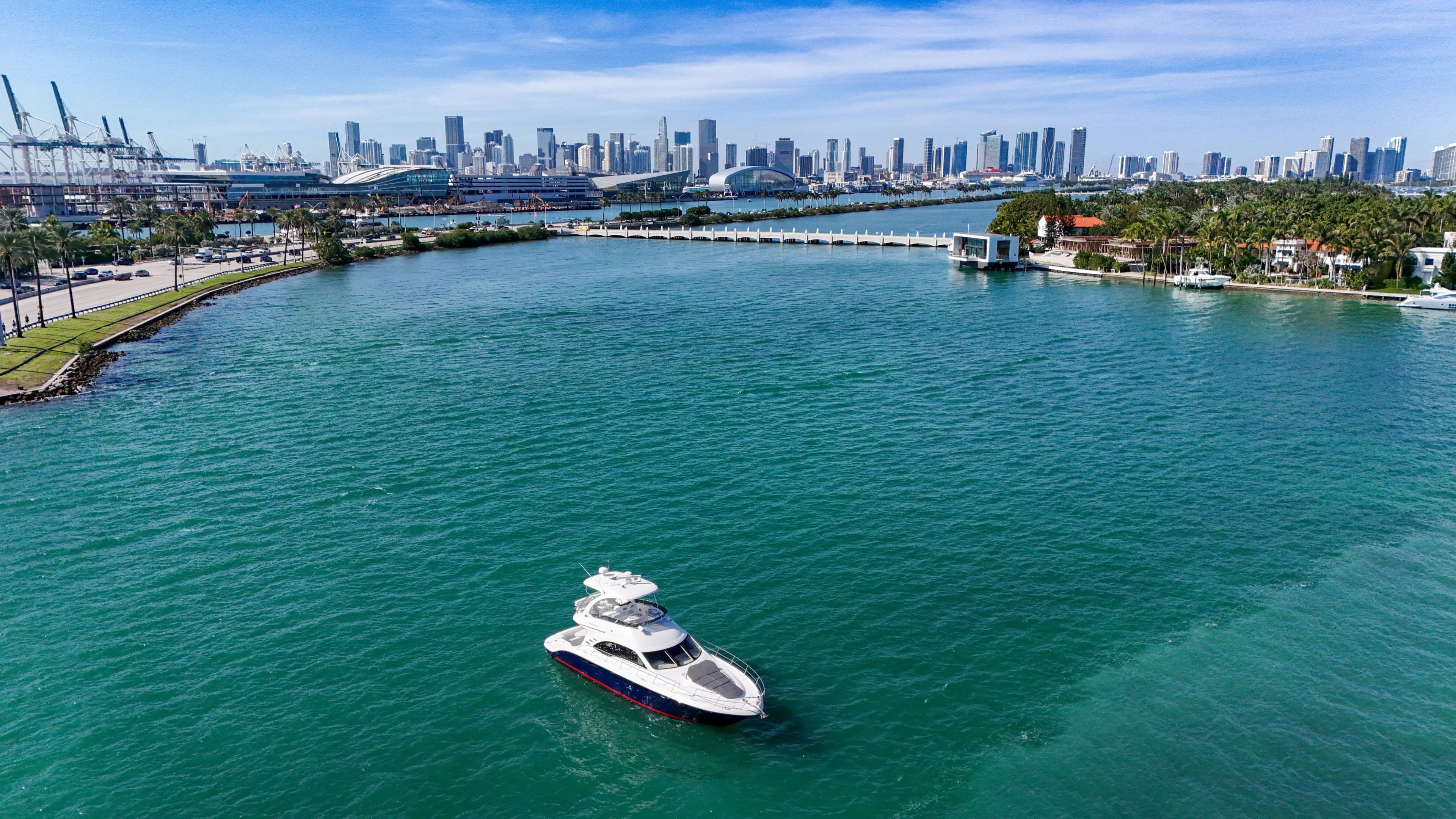 2007 Sea Ray 520 Sedan Bridge for Sale in Miami Beach, Florida Flybridge 1