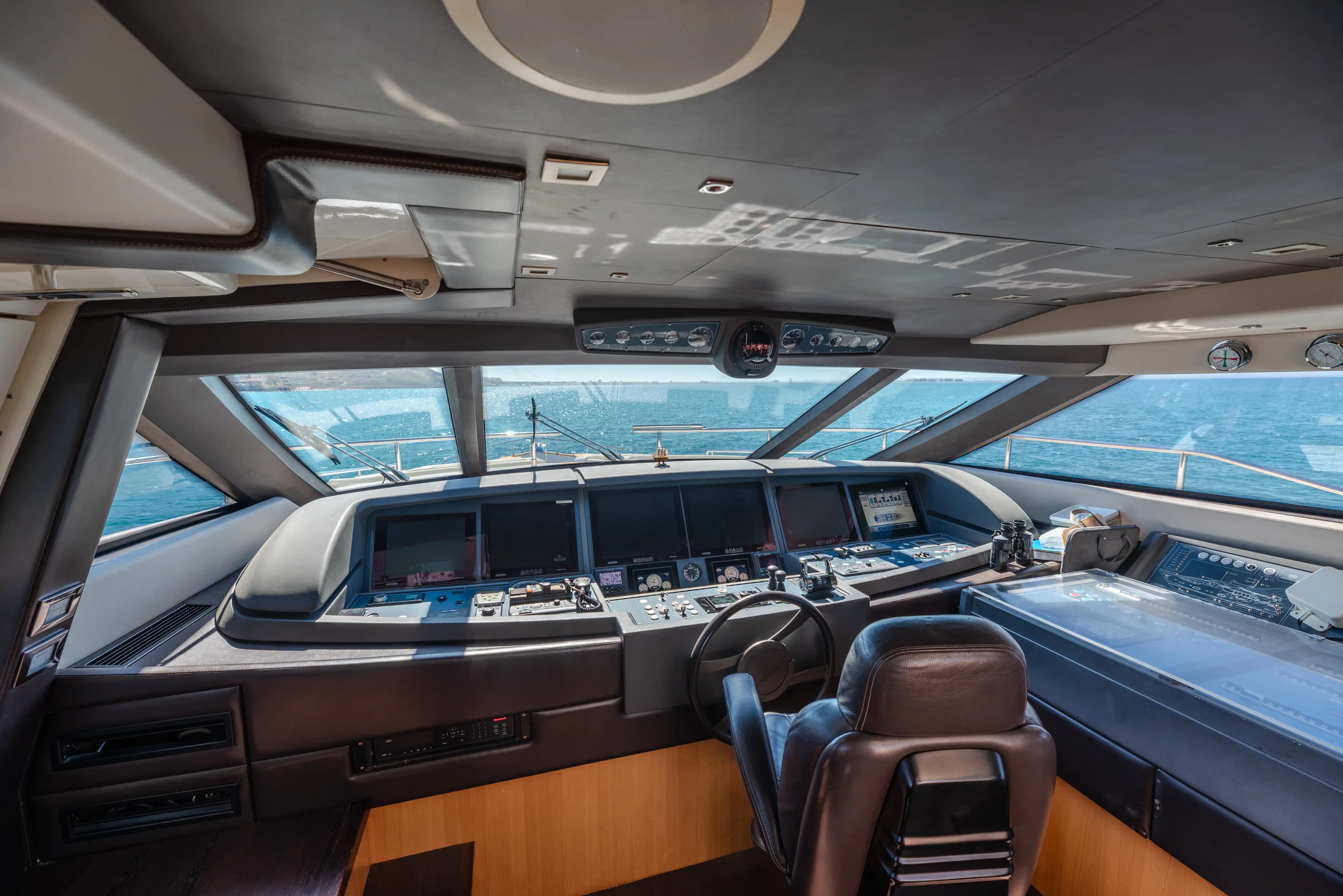 2012 Ferretti Yachts Custom Line 100 for Sale in La Paz, MX Flybridge 4