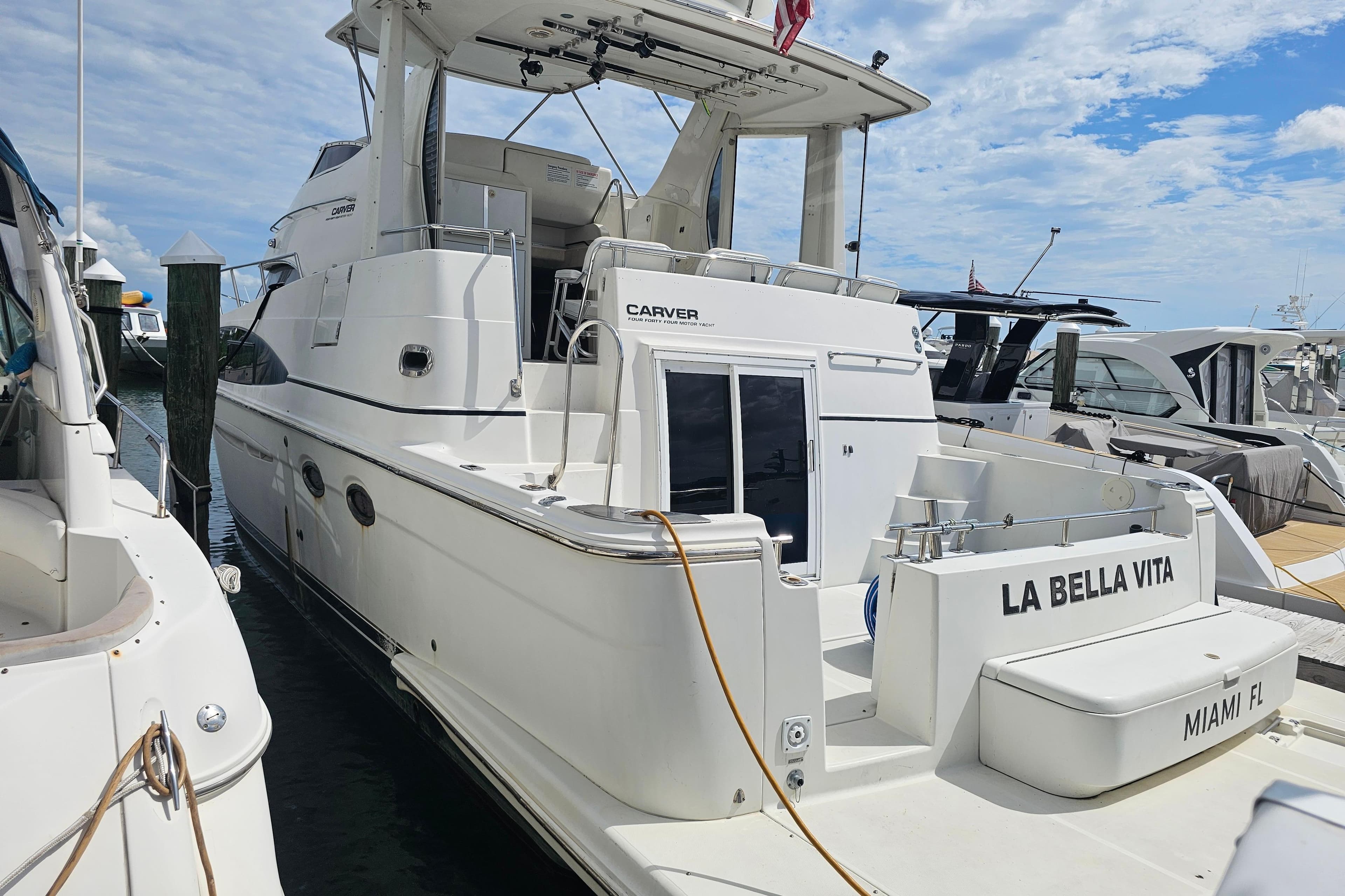 2004 Carver 444 Cockpit Motor Yacht for Sale in Miami Beach, Florida Motor Yacht 2
