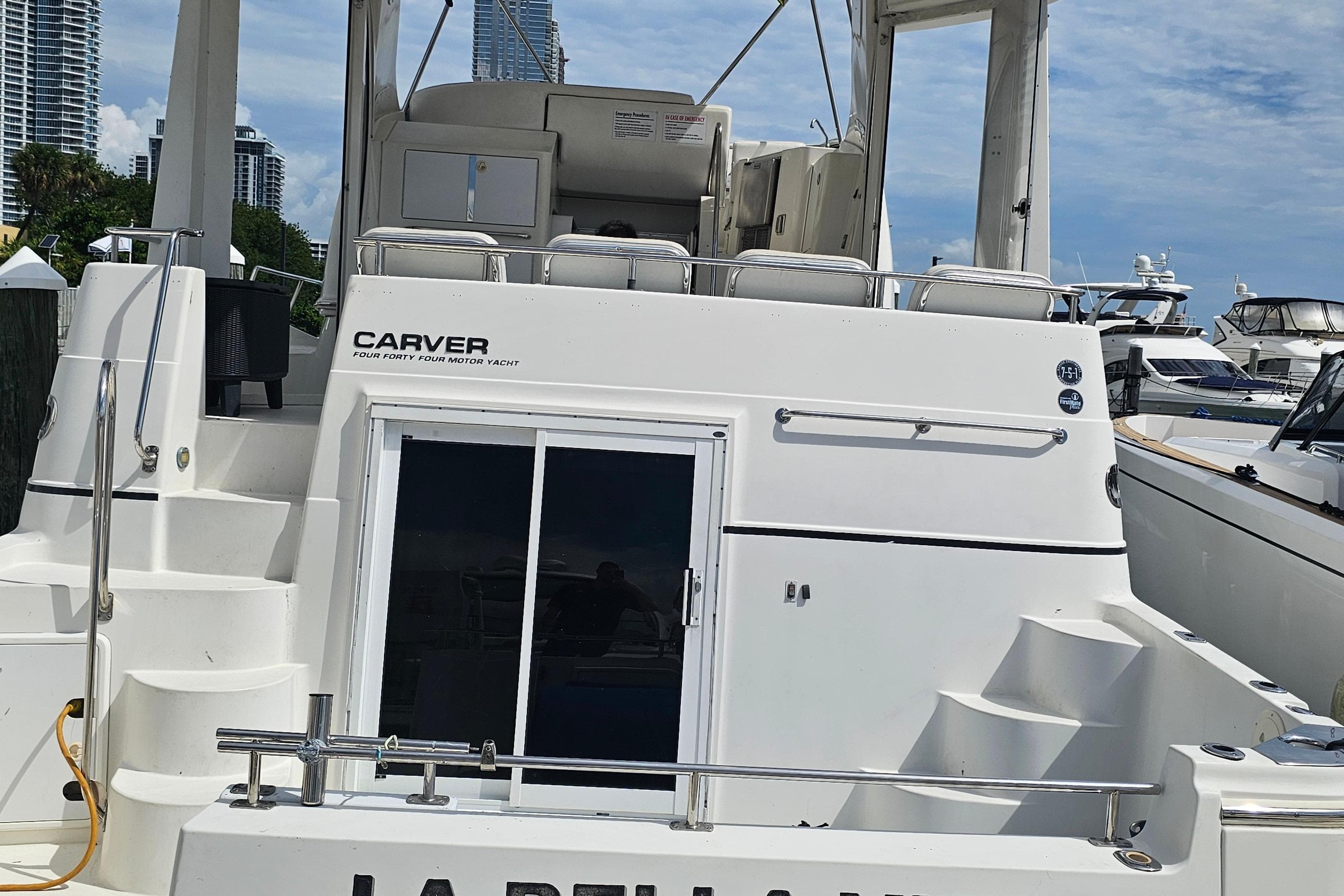 2004 Carver 444 Cockpit Motor Yacht for Sale in Miami Beach, Florida Motor Yacht 3