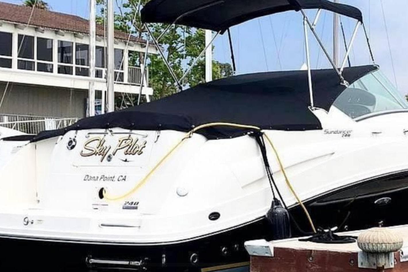 2011 Sea Ray 240 Sundancer for Sale in Cadiz, Kentucky Express Cruiser 4