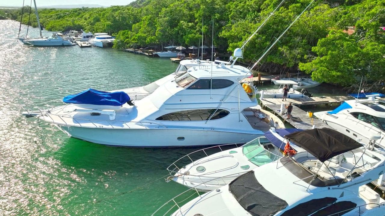 2007 Hatteras 68 Convertible for Sale in Morrocoy, VE Motor Yacht 3