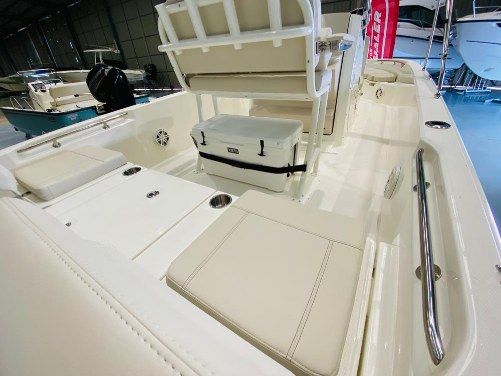 2023 Boston Whaler 250 Dauntless