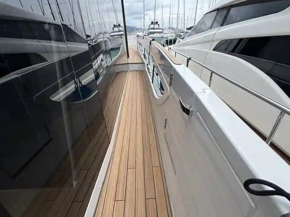 Azimut Seadeck 7 for Sale