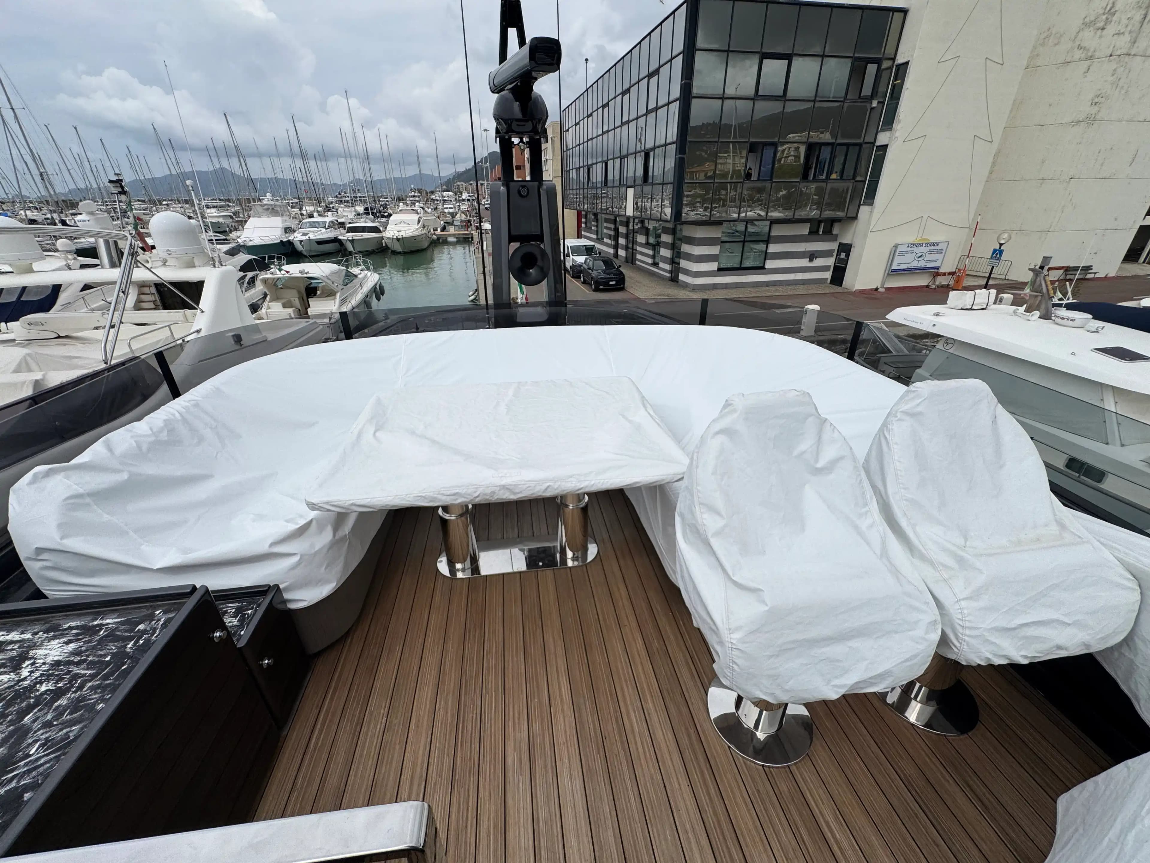 Azimut Seadeck 7 for Sale
