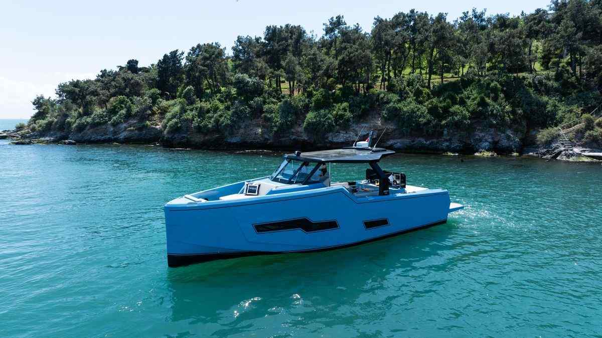 Yacht