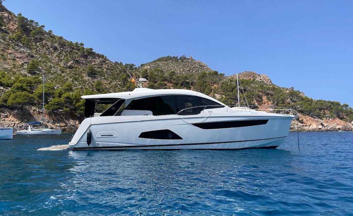Yacht