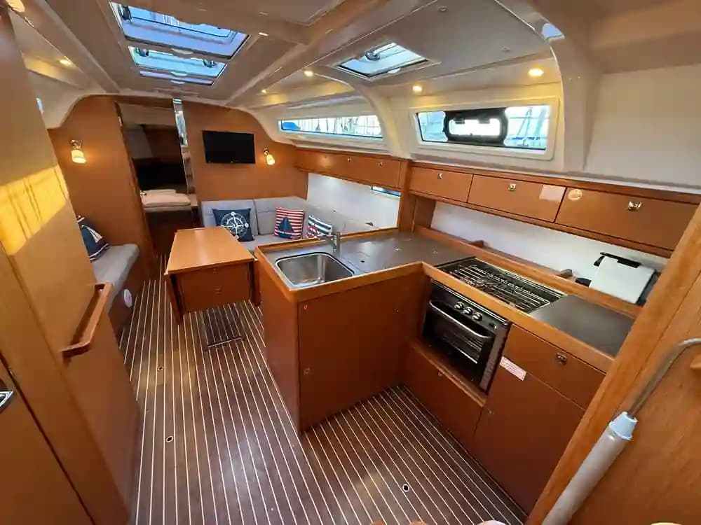 Bavaria Yachts Cruiser 37 in vendita