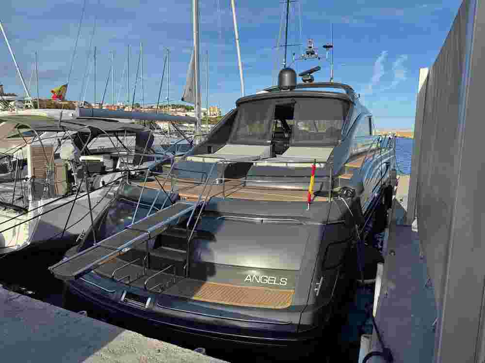 2004 Princess Yachts V65
