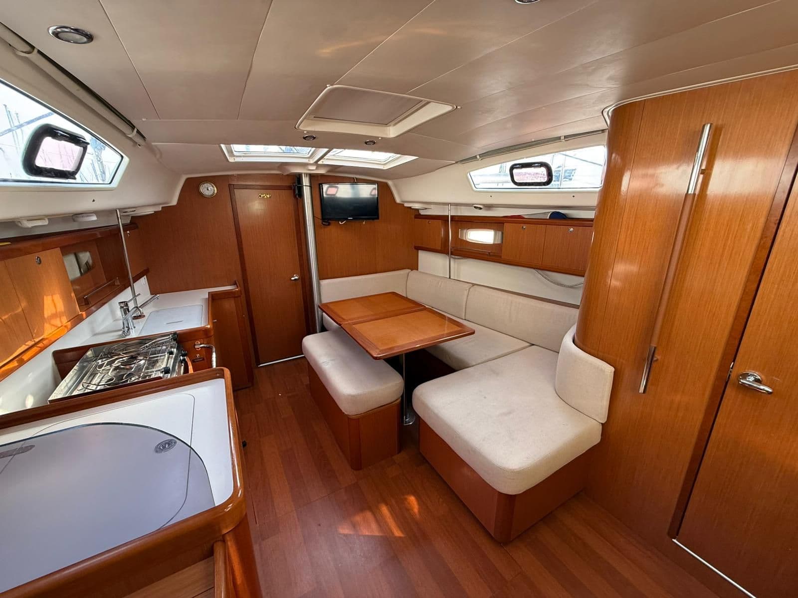 2008 Beneteau Oceanis 40 for Sale in El Masnou, ES Monohull 5