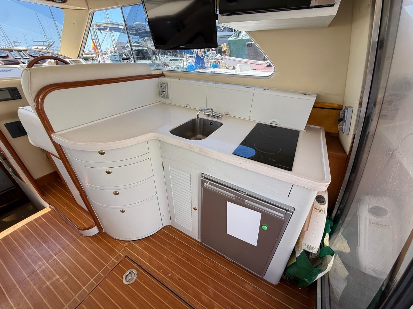 2001 Astinor 1150 for Sale in El Masnou, ES Flybridge 5