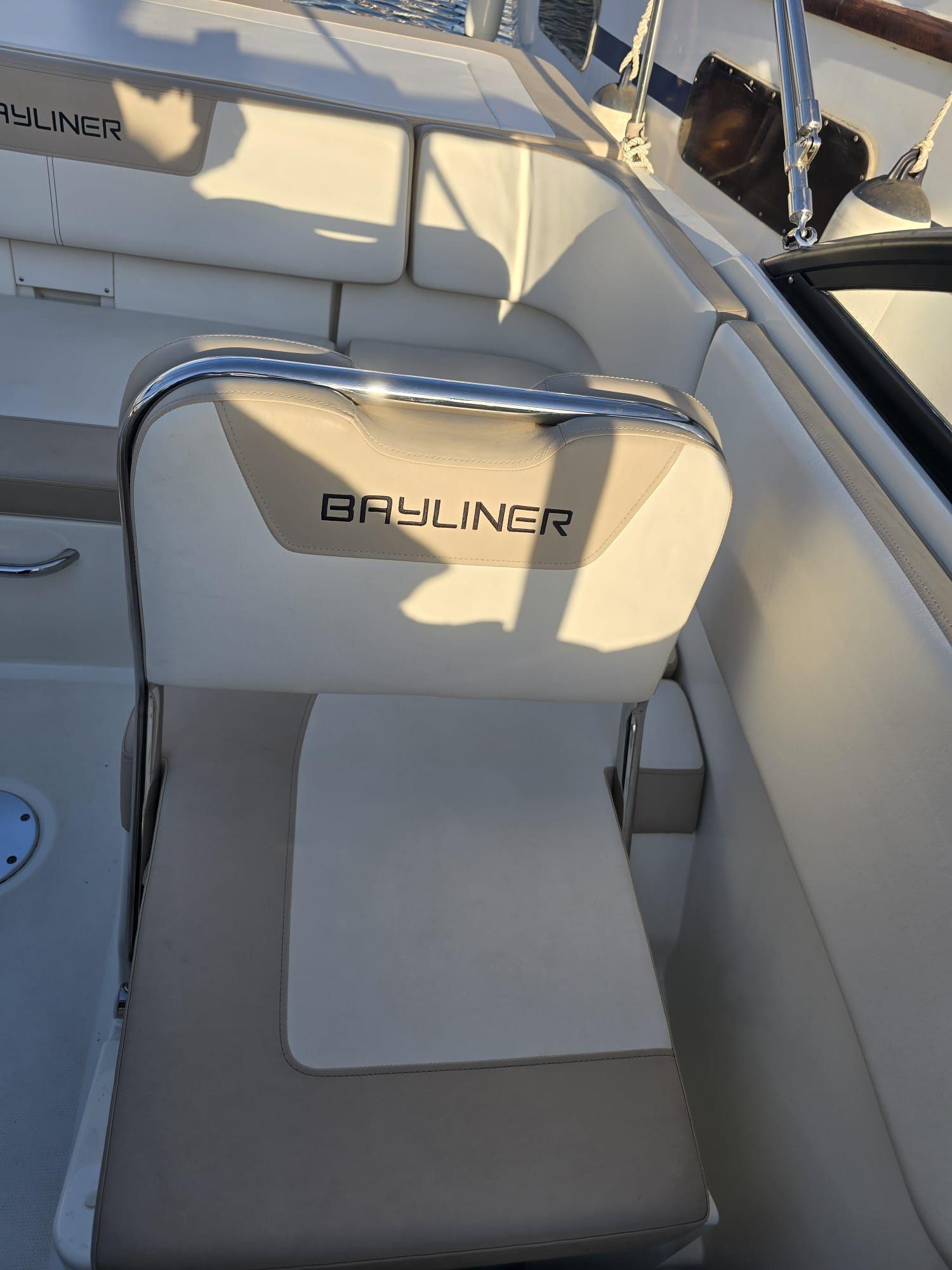 Bayliner VR5 Cuddy Outboard zum Verkauf