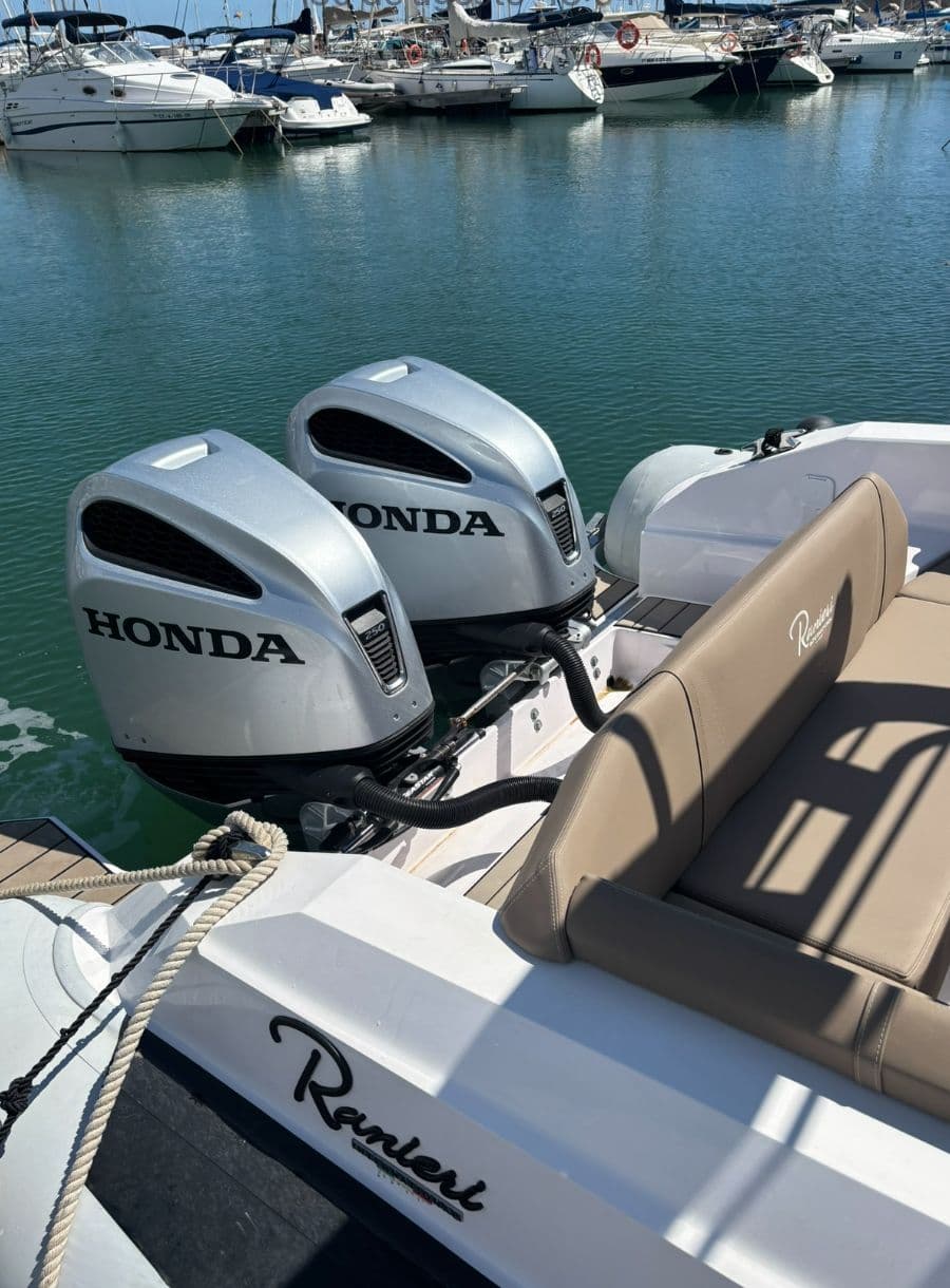 Ranieri International Cayman 28 Executive à vendre