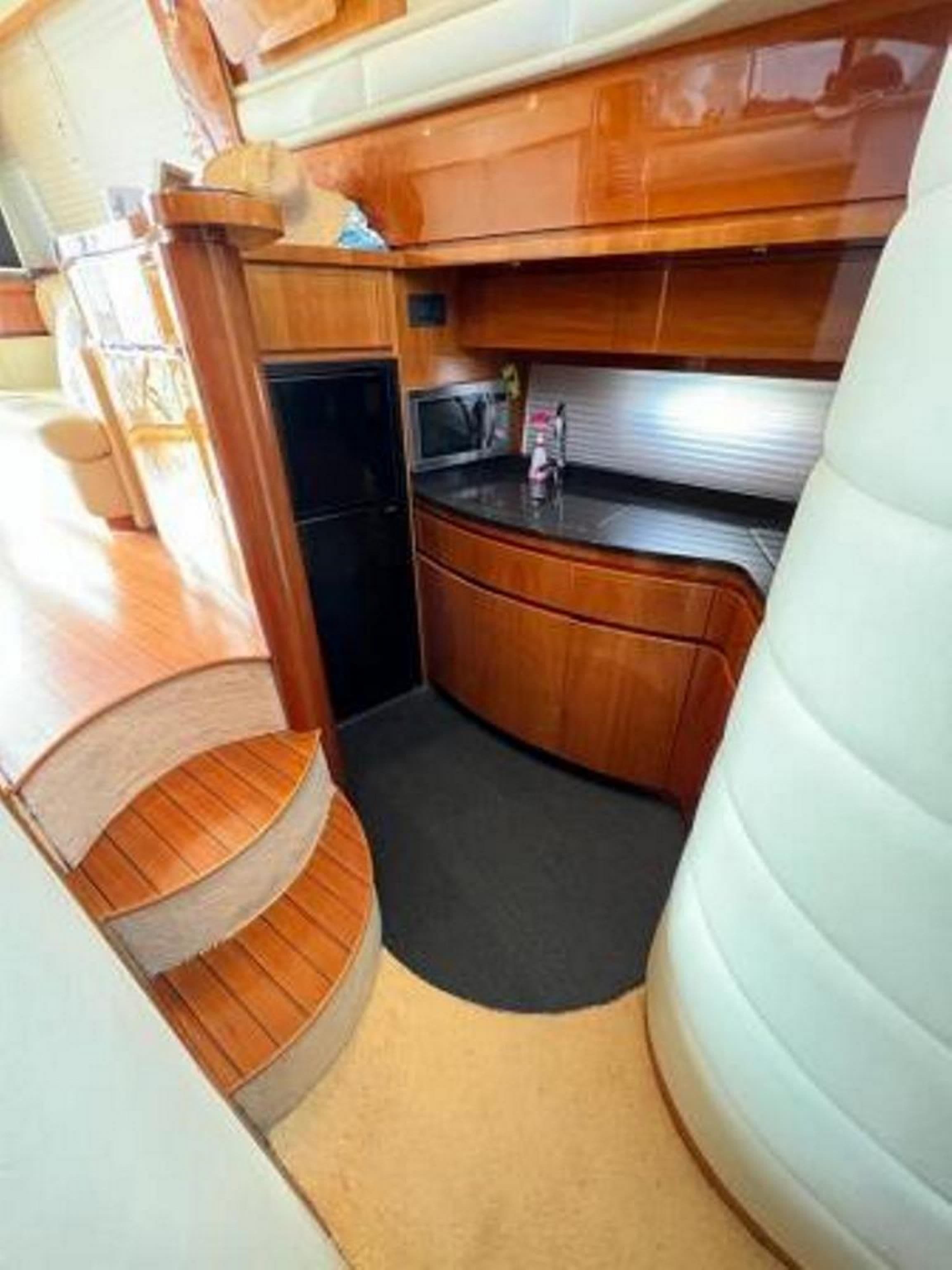 2007 Astondoa 43 GLX for Sale in Barcelona, ES Flybridge 5