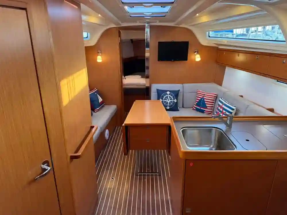 2019 Bavaria Yachts Cruiser 37 in vendita a Barcelona, ES Monohull 5