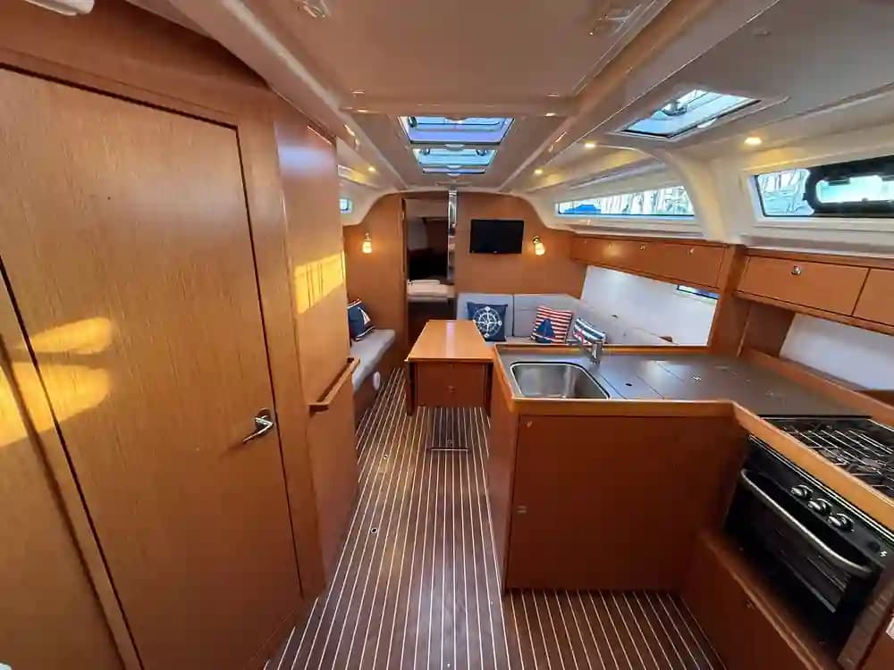 Bavaria Yachts Cruiser 37 in vendita