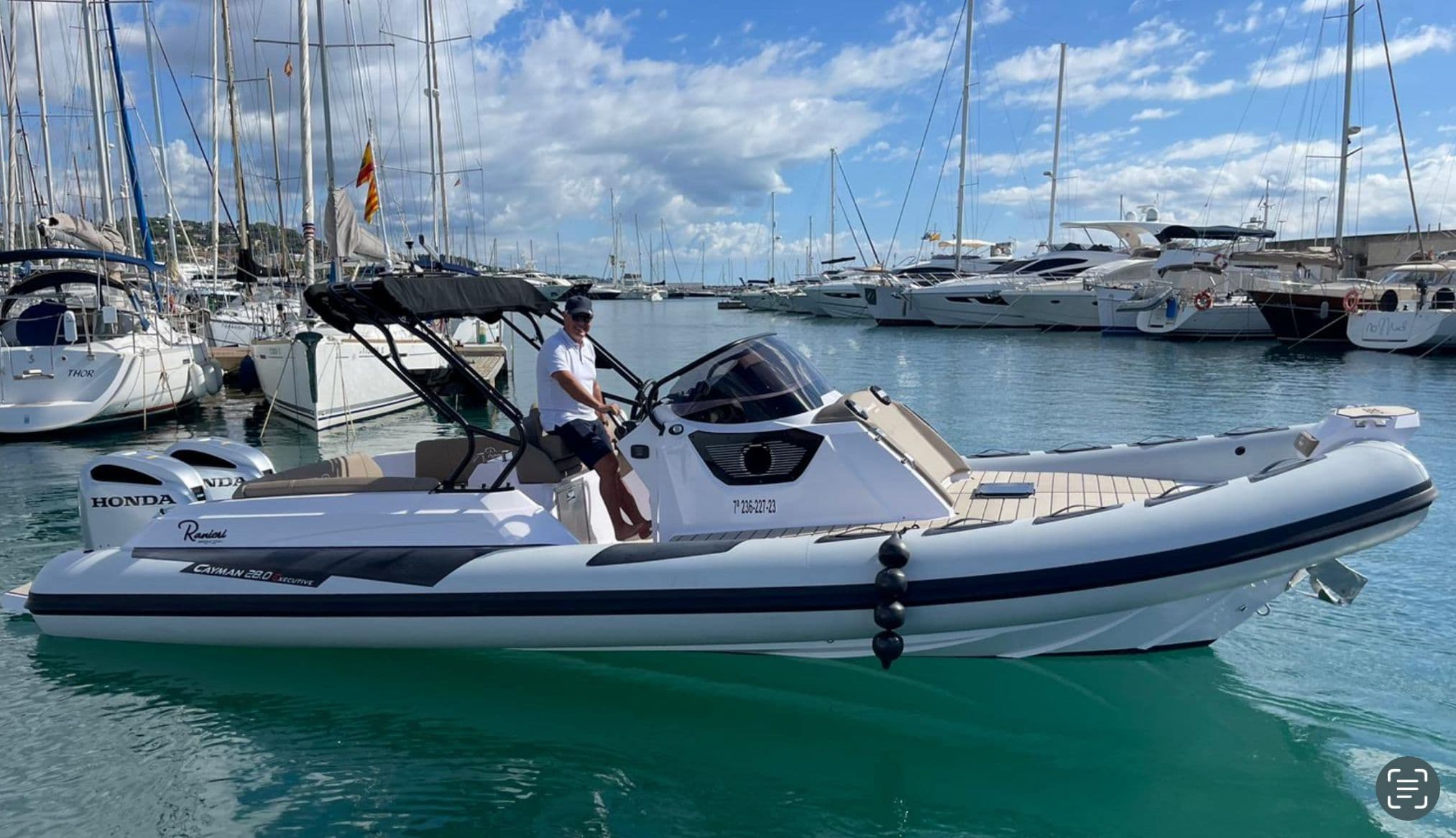 Ranieri International Cayman 28 Executive à vendre