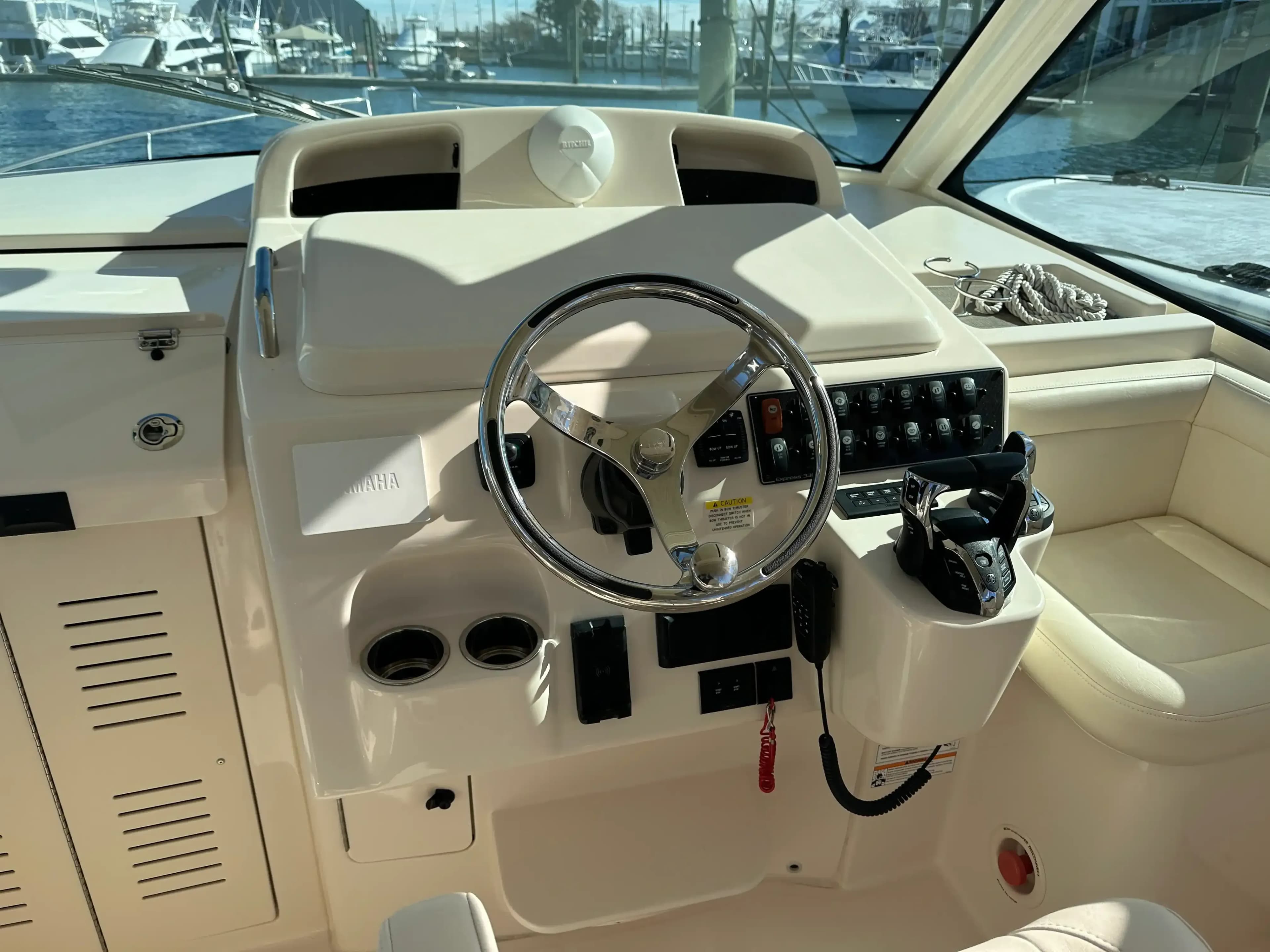 Grady-White Boats Express 330 in vendita