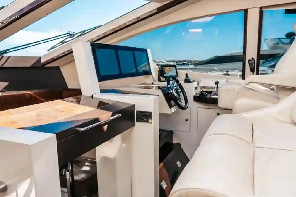 2009 Lazzara LSX 75 for Sale in Mataró, ES Motor Yacht 5