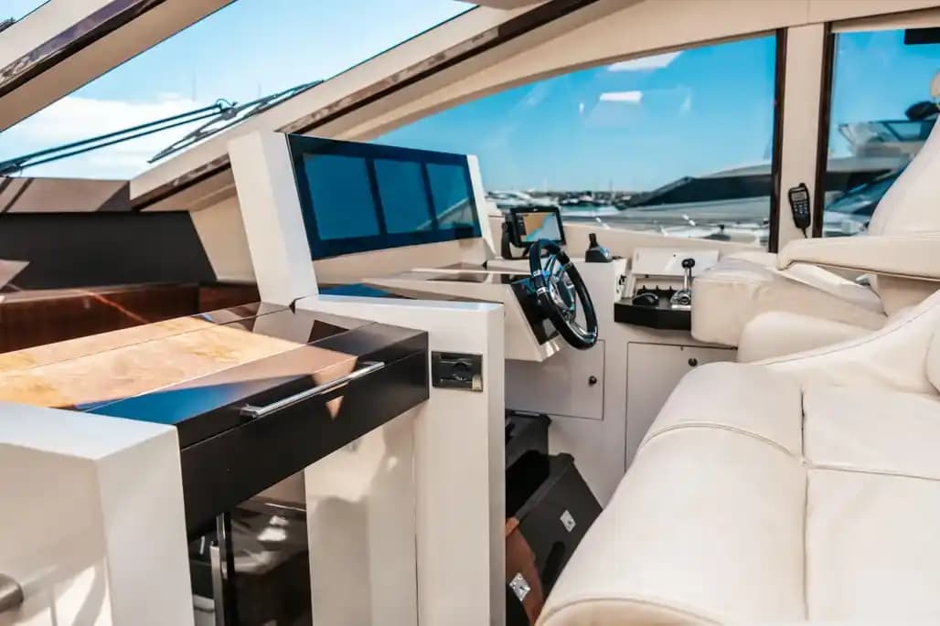 2009 Lazzara LSX 75 for Sale in Mataró, ES Motor Yacht 5