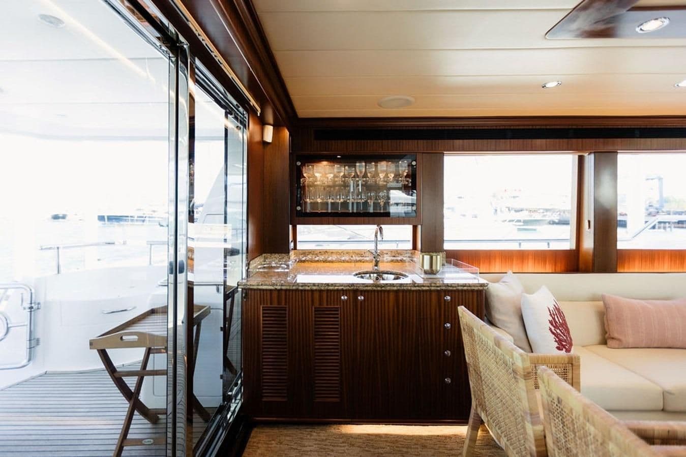 Horizon V74 Skylounge for Sale