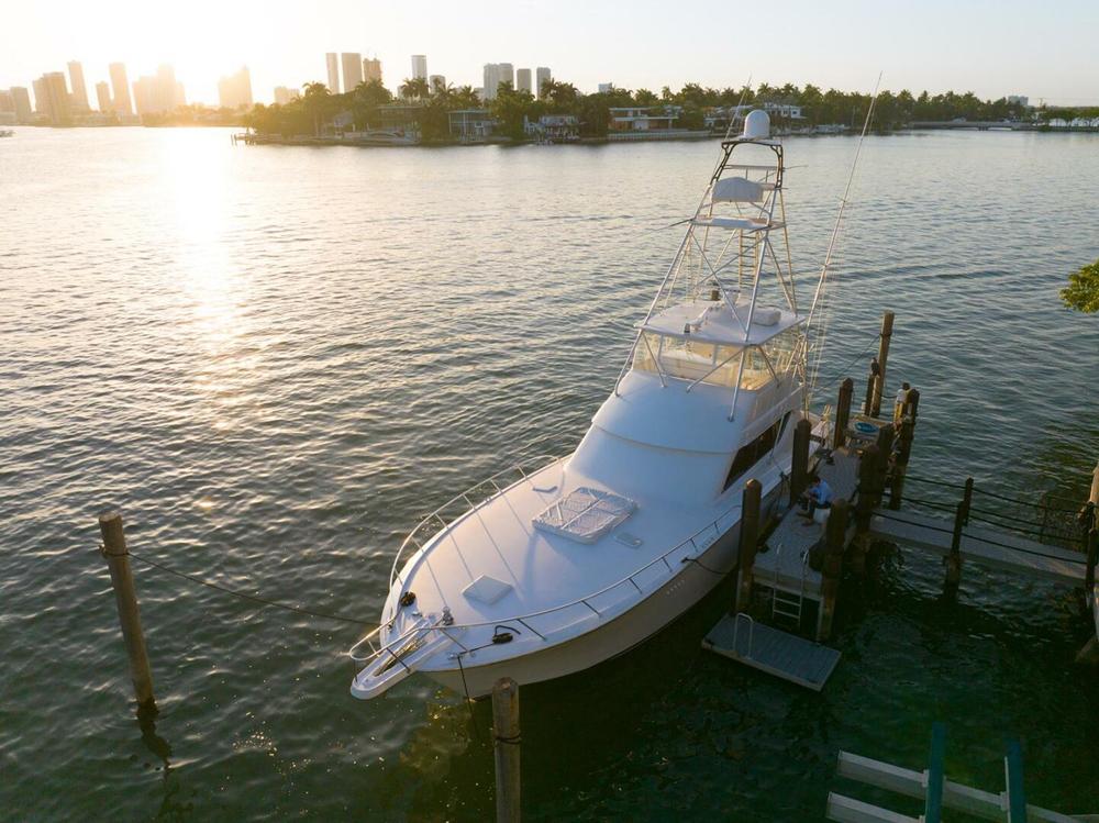 2005 Hatteras 60 Convertible