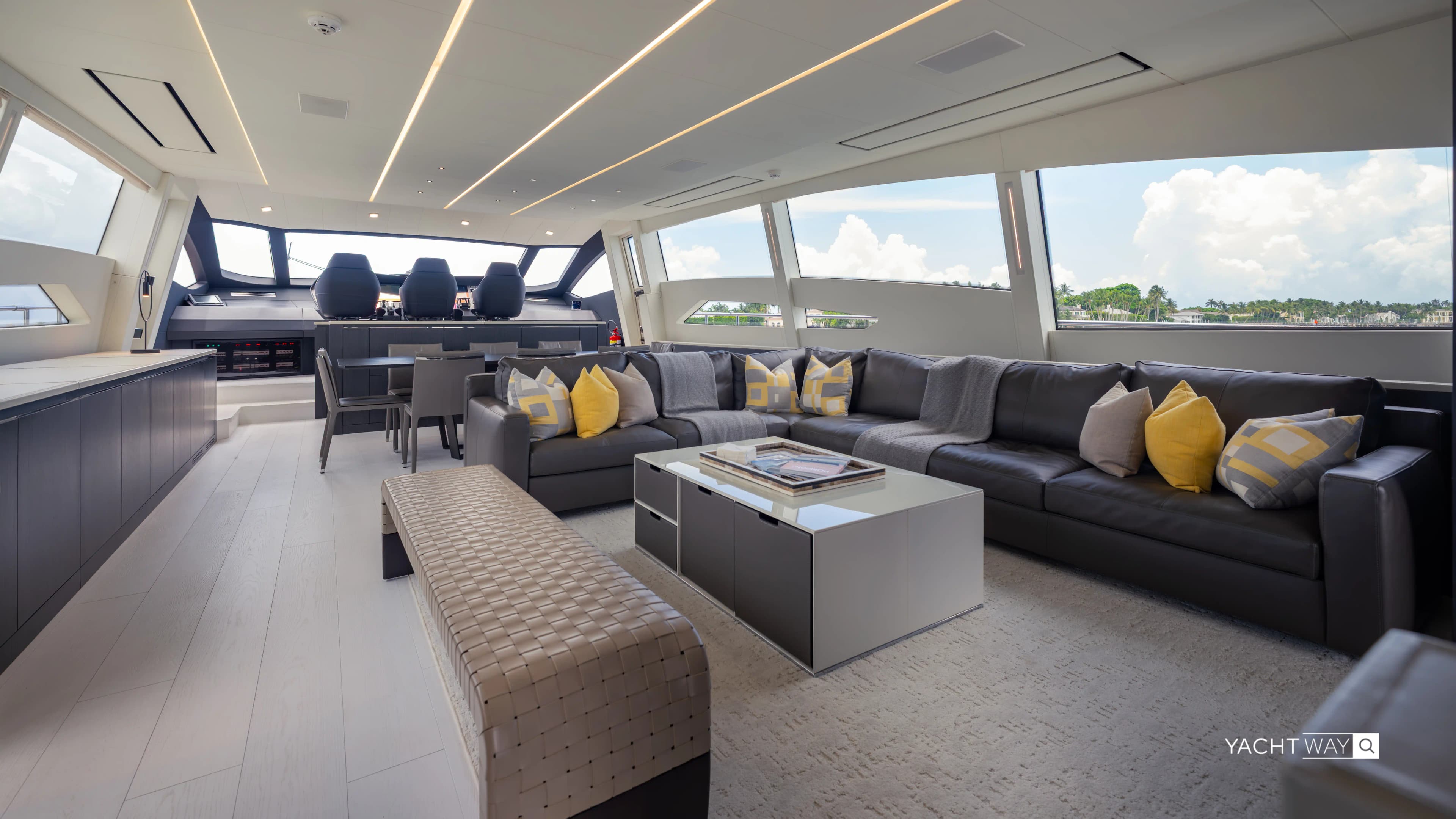 Pershing 108 in vendita