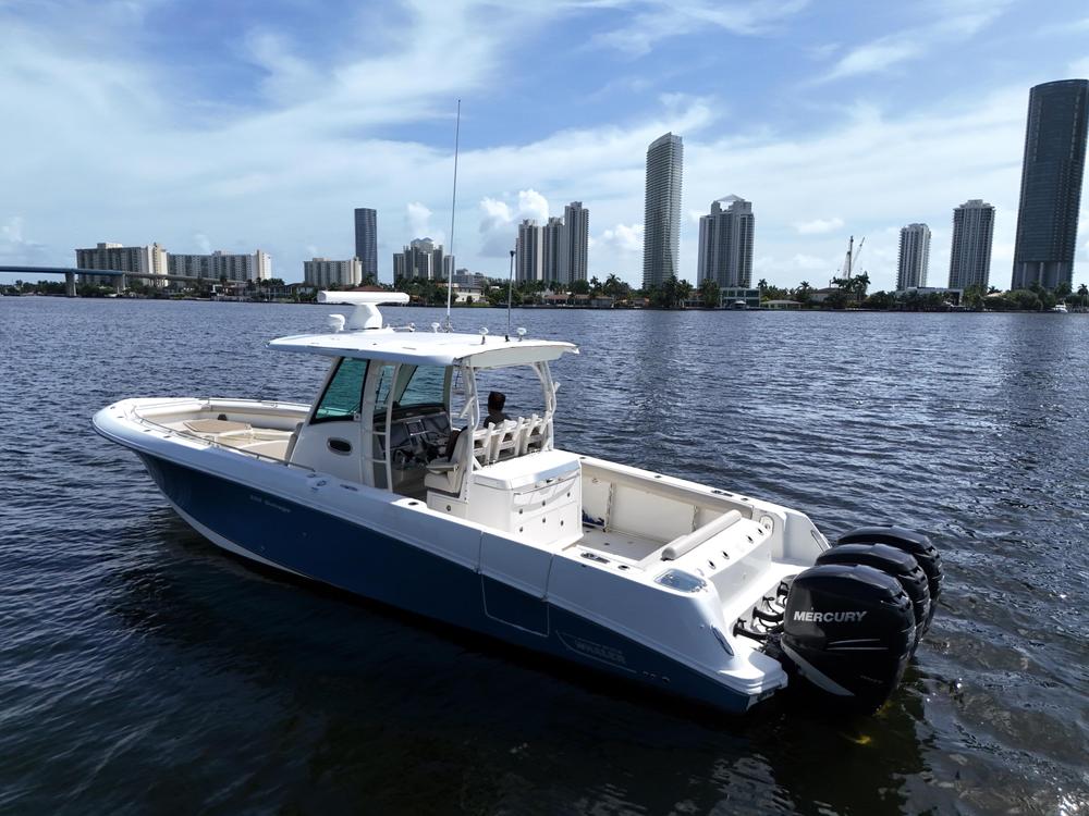 2017-boston-whaler-350-outrage-power-9507541-20240907045749269-1_XLARGE.jpg
