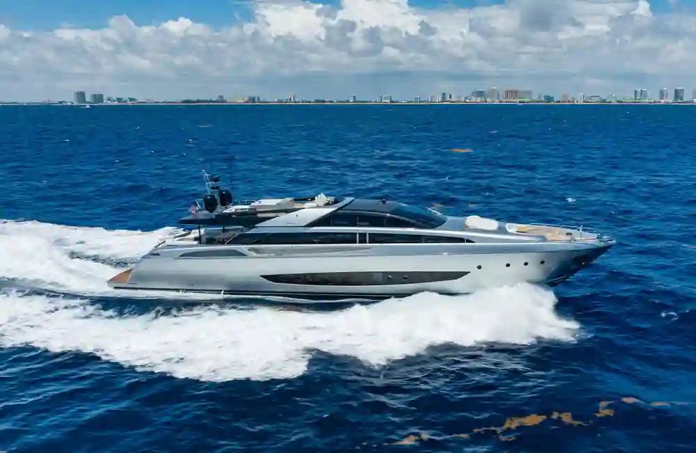 Riva 122 Mythos te koop