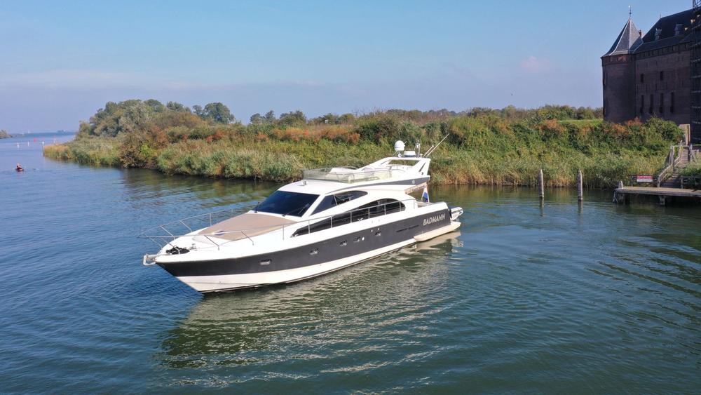 2003 Ferretti Yachts 530