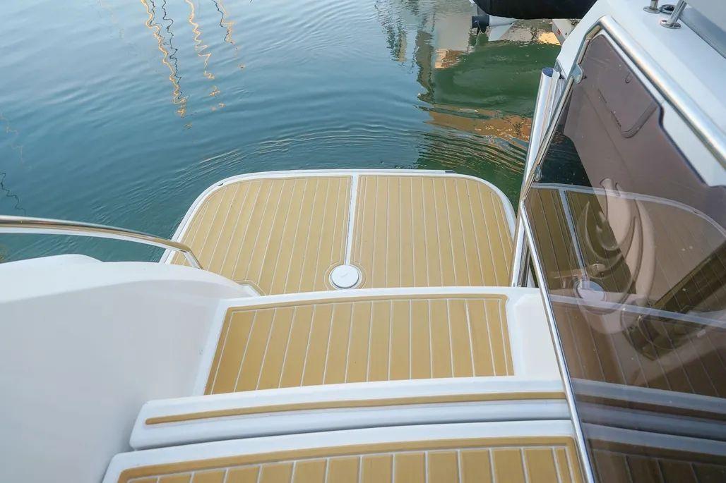 Aquila 44 Yacht For Sale